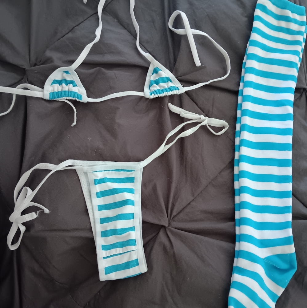 Micro bikini - Picture 3 of 3